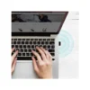 3 Adaptador TP-Link Archer T2U Nano conectado a una laptop sin estorbar en el perfil