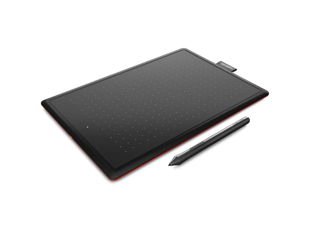 Tableta digitalizadora Wacom One by Wacom CTL-472 color negro y rojo junto a su lápiz vista frontal sobre fondo blanco