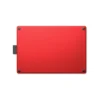 Tableta digitalizadora Wacom One by Wacom CTL-472 color negro y rojo vista frontal sobre fondo blanco