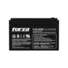 Acercamiento a la batería Forza FUB-1290 destacando su diseño sellado de ácido-plomo libre de mantenimiento y terminales de conexión en la parte superior.