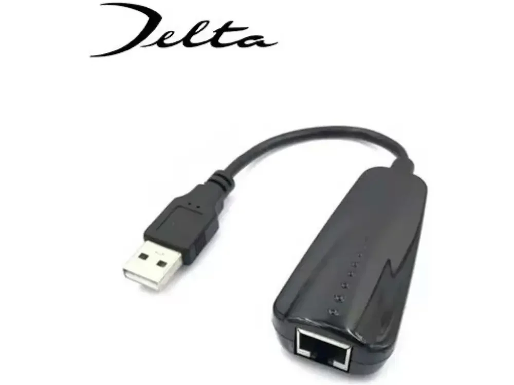 Acercamiento al conector USB 3.0 y a la entrada del puerto RJ45 del adaptador Deltatech, mostrando su diseño ultra compacto.
