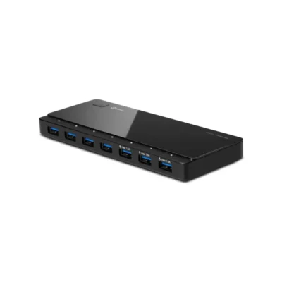 Acercamiento al panel lateral del Hub TP-Link UH700 destacando sus 7 conectores USB, el botón de encendido y los 3 puertos exclusivos de 1.5A.