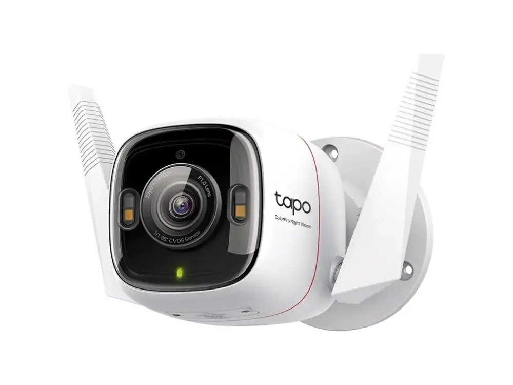 1 Cámara de seguridad WiFi exterior TP-Link Tapo C325WB vista frontal con antenas, destacando su diseño a prueba de agua y lente 2K.