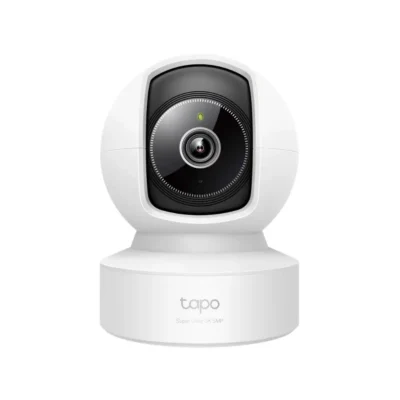 1 Cámara de seguridad interior TP-Link Tapo C232 vista frontal destacando su diseño motorizado 360 grados y su potente lente 3K.