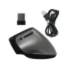 Vista lateral del mouse ergonómico Quasad QME-V10 destacando su ángulo vertical, cable y receptor