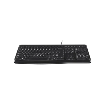 Vista frontal del teclado alámbrico Logitech K120 color negro con distribución en español sobre fondo blanco.