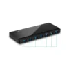 Acercamiento al panel lateral del Hub TP-Link UH700 destacando sus 7 conectores USB, el botón de encendido y los 3 puertos exclusivos de 1.5A.