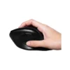 3 Vista lateral del mouse vertical KlipXtreme EverRest destacando su agarre ergonómico y botones de navegación