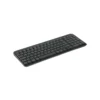 Vista frontal del teclado inalámbrico Logitech K250 color grafito con diseño compacto y teclado numérico sobre fondo blanco.