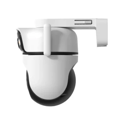 3 Cámara de seguridad WiFi Tapo C545D vista lateral mostrando su doble lente 2K y diseño motorizado para exteriores.