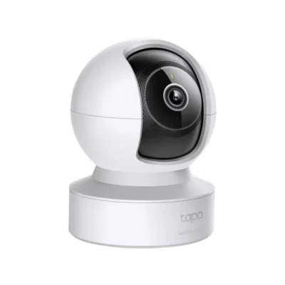 3 Cámara de seguridad interior TP-Link Tapo C232 vista frontal destacando su diseño motorizado 360 grados y su potente lente 3K.