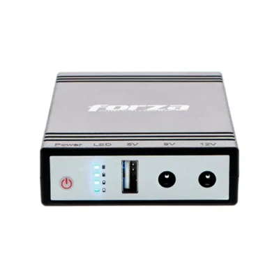 3 Acercamiento al panel frontal del Mini UPS Forza DC-140USB destacando sus indicadores de voltaje 5V, 9V, 12V y su puerto de salida USB.
