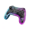 Vista frontal del gamepad inalámbrico Xtrike Me GP-52 con diseño transparente e iluminación RGB activada sobre fondo blanco.