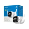 Cámara de seguridad WiFi exterior TP-Link Tapo C325WB vista frontal con antenas, destacando su diseño a prueba de agua y lente 2K.